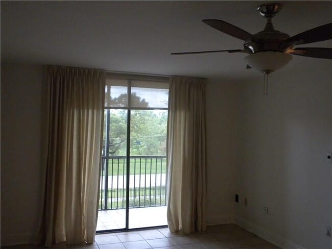 Photo - 16950 W Dixie Hwy Unidad 334