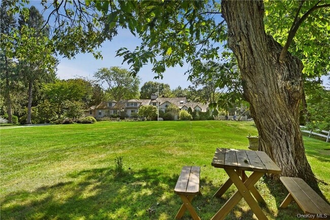 106 Old Stone Hill Rd