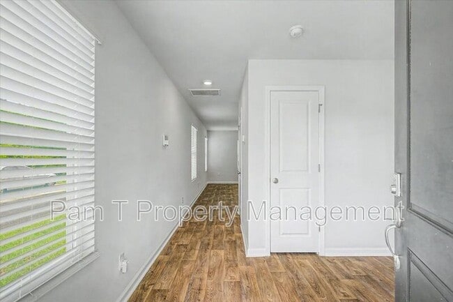 Photo - 140 Birch Cir