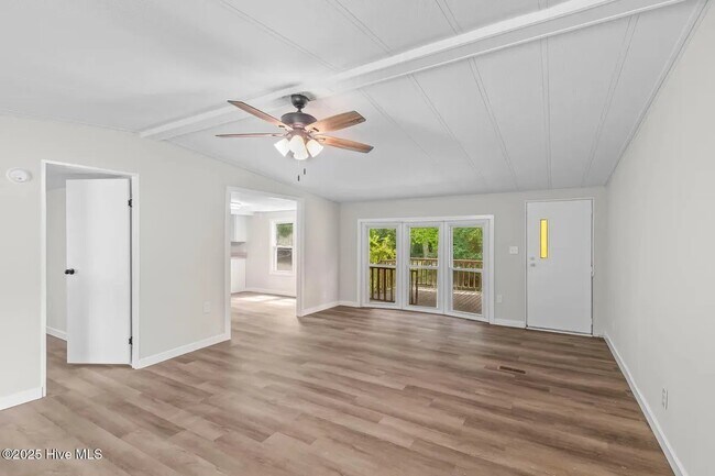 Photo - 136 Smedley Ln