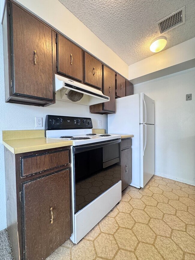 Photo - 1705 Heatheridge Rd Unit H305