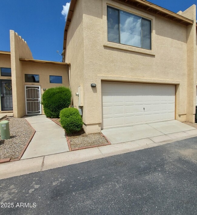 Building Photo - 1360 Leon Way Rental