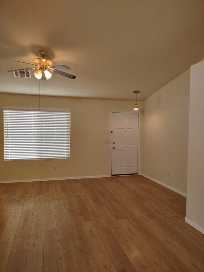 Photo - 8150 N 112th Ave