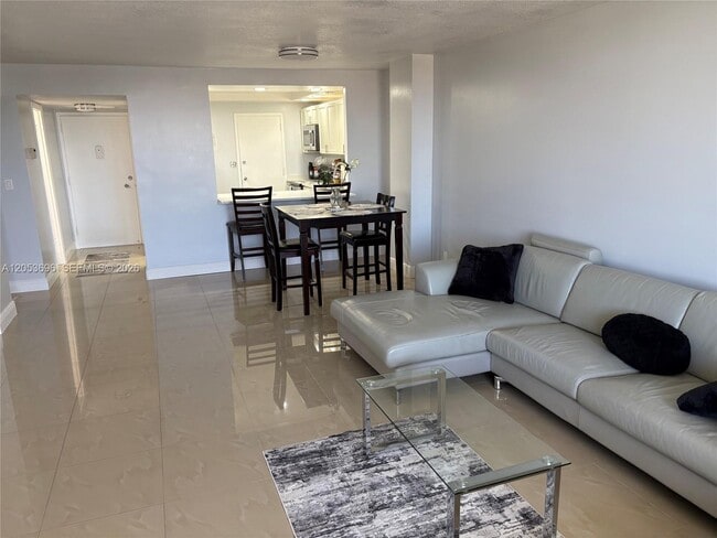 Photo - 427 Golden Isles Dr Unidad 10d