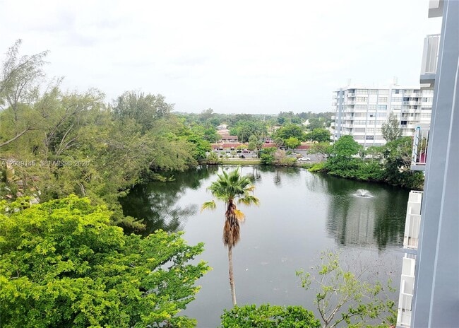 Building Photo - 1300 NE Miami Gardens Dr Unit 720E