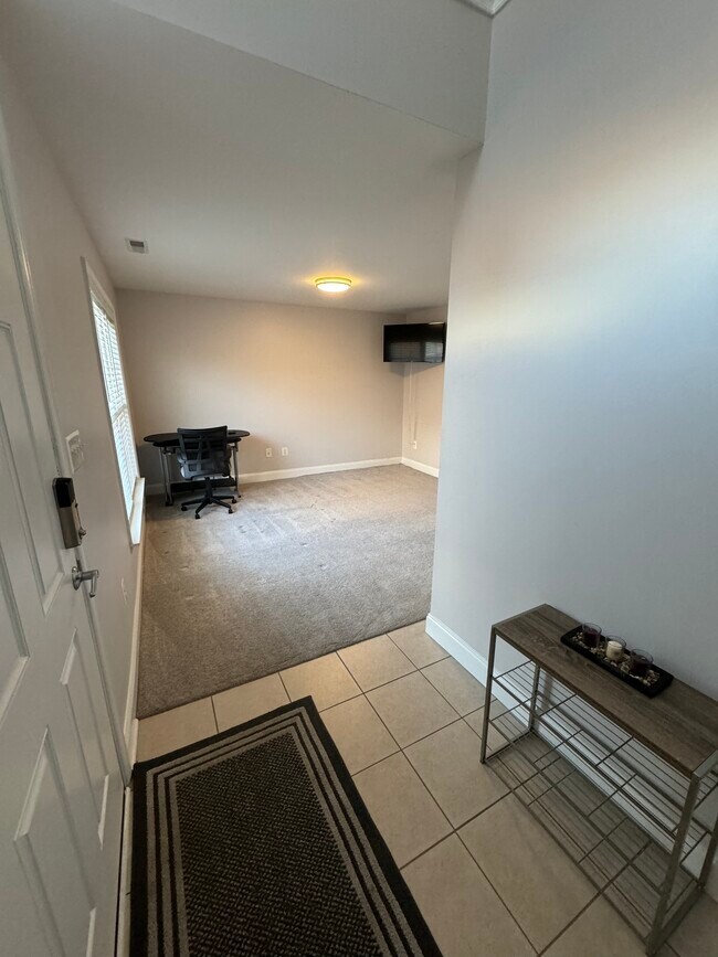 Foyer - 819 Ramsay St