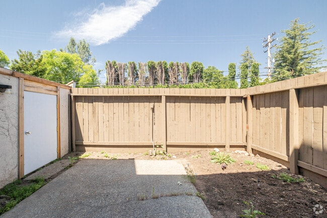 2BR, 1.5BA - 875SF