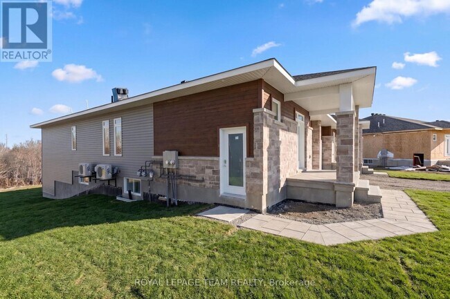 Photo - 1128 Moore St