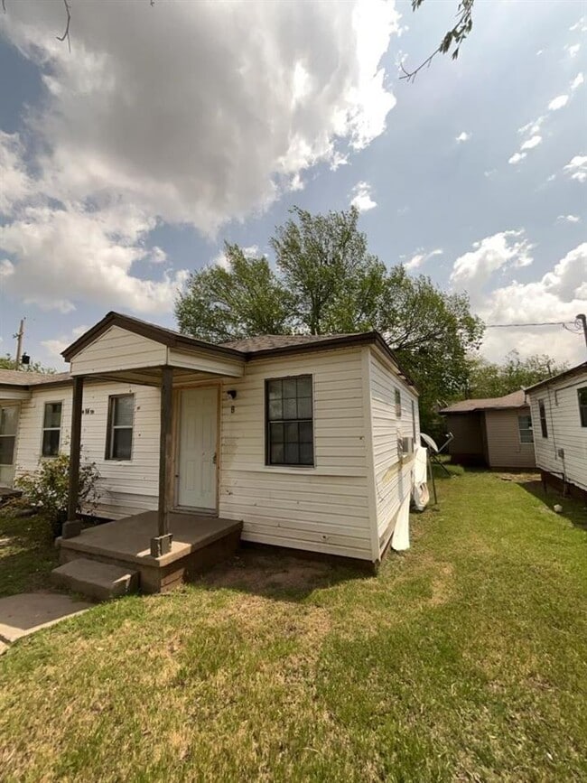 Photo - 410 SW 14th St