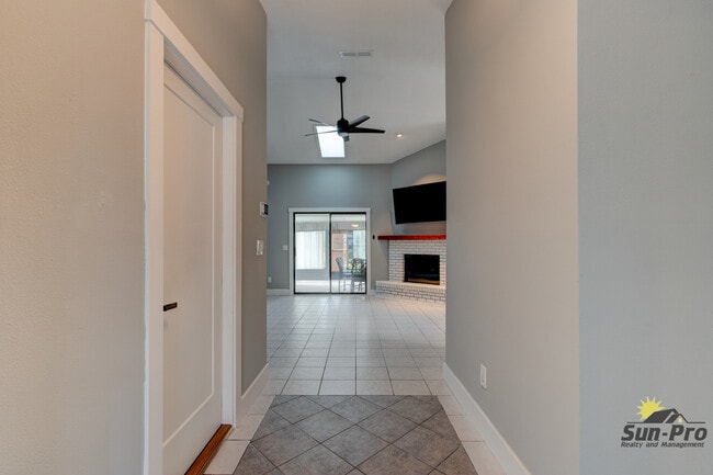 Photo - 700 Pine Shores Cir