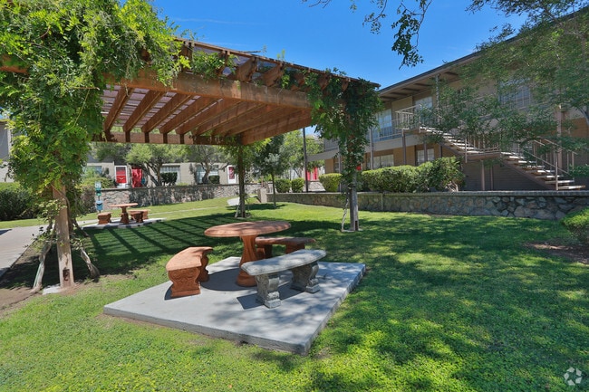 Seville West Apartments