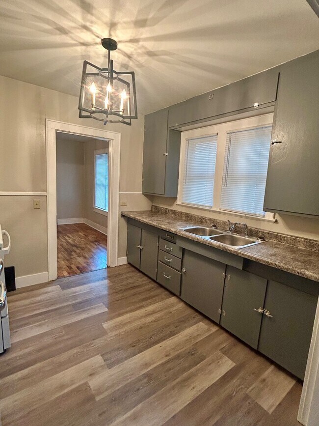 Photo - 323 E Kathleen St