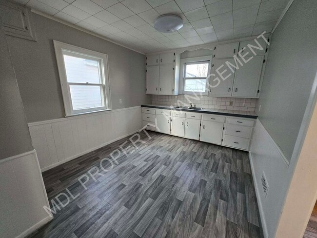 Photo - 4 Bed / 2 Bath House in Saginaw