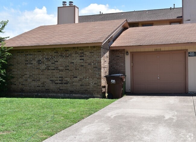 Building Photo - Four Plex Unit 1800 Rental