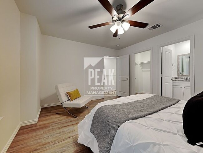 Photo - $1599! 3 Bed/2.5 Bath Townhome!