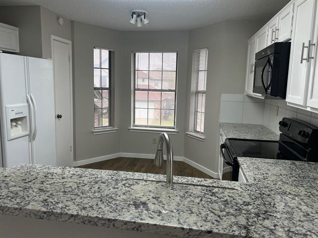 Photo - 786 Eiffel Dr