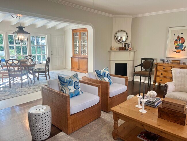 Photo - 230 Colonial Ln