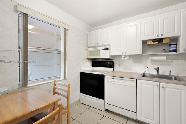 Photo - 1040 Country Club Dr Unit 309