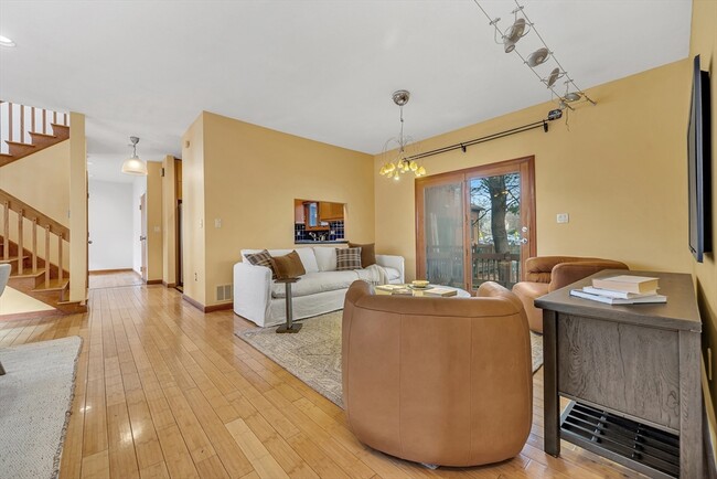 Photo - 16 Carthay Cir