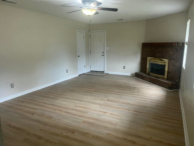 Photo - 706 Cottonwood Ct
