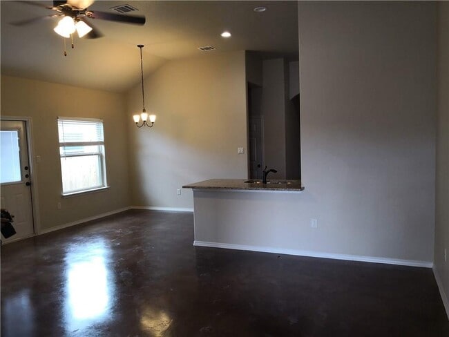 Photo - 233 Joanne Lp