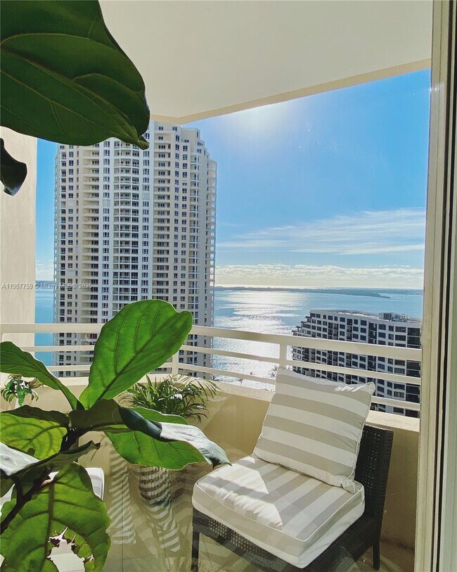 Building Photo - 888 Brickell Key Dr Unit 2209