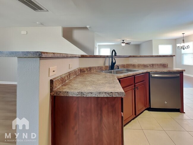 Photo - 29877 Glenrose Way