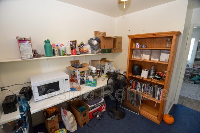 Photo - 686 Darwin Ave