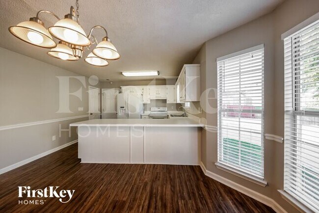 Photo - 116 King Arthur Pl