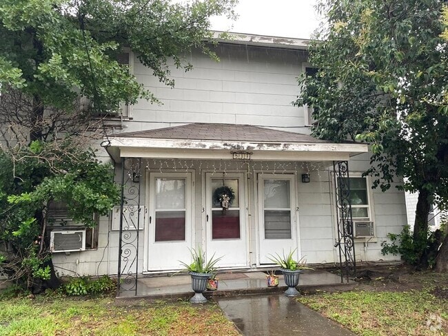 Building Photo - 537 Studewood St Unit 2 Rental