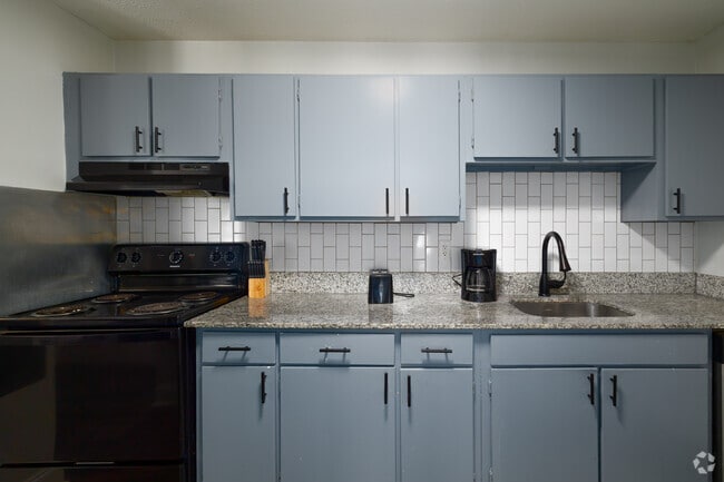 1BR, 1BA - 720SF - Kitchen