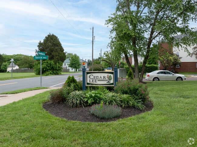 Photo - Cedar Lee Condominiums