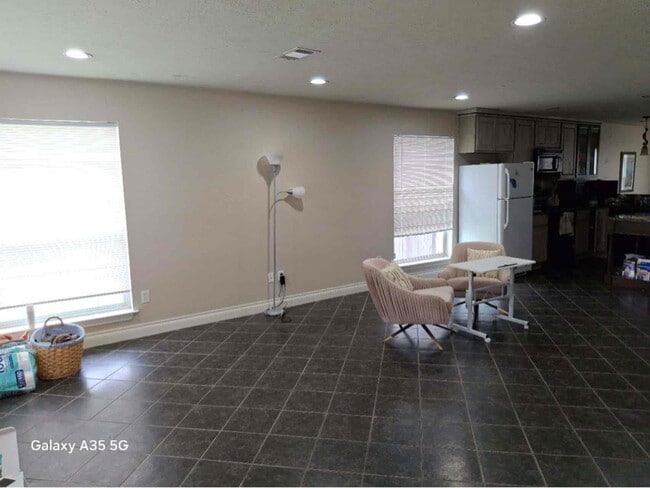 Photo - 129 Richards St