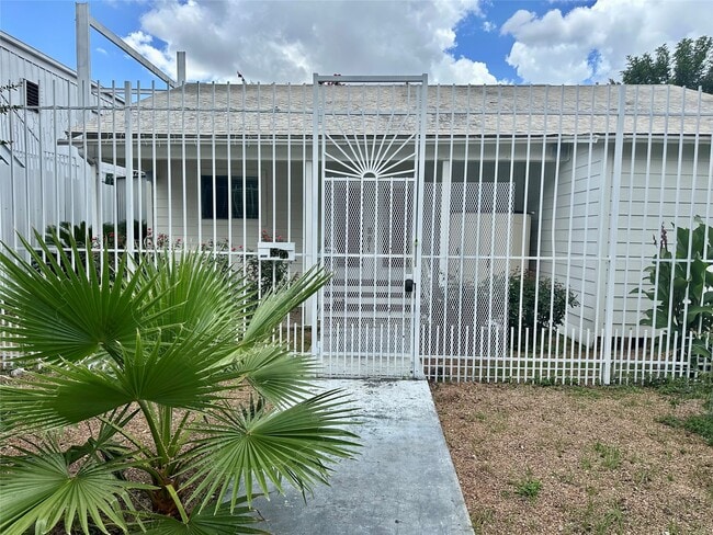 Photo - 5223 Schuler St