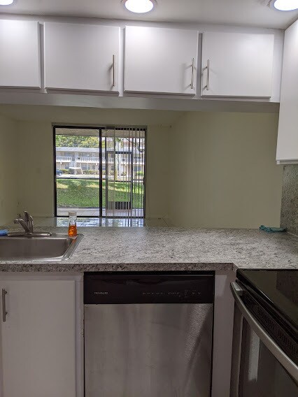 Living Room - 6800 Cypress Rd Unidad 107