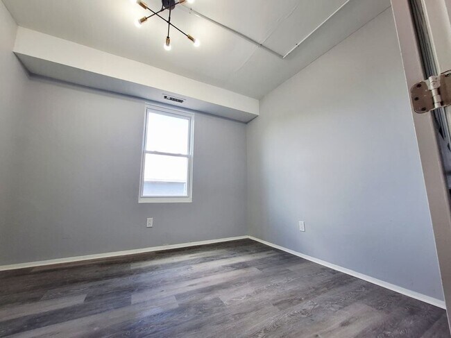 Photo - 156 Poplar St Unidad #3R