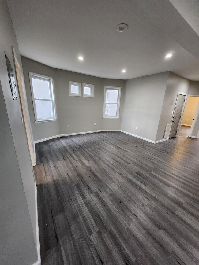 Photo - 23 Bayview Ave Unit 1