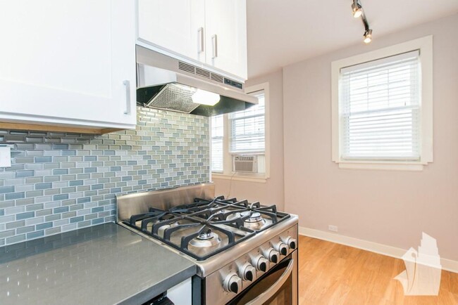 Photo - 511 W Belmont Ave Unit 4