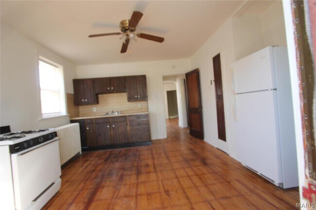 5424 Rhodes Ave Unit 2F