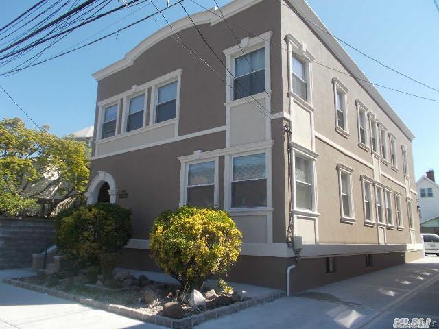 Building Photo - 40-11 214th Pl Unit 2R