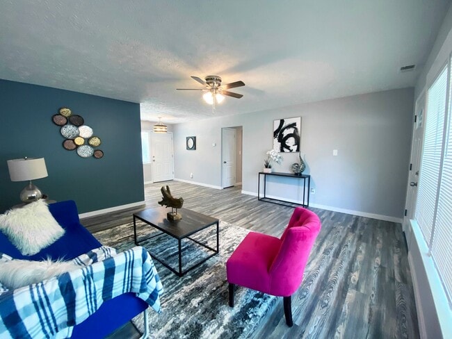 9608 W Ridgewood Dr
