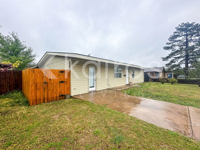 Photo - 1124 W Terry Rd