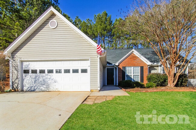 Building Photo - 20 E Lawn Dr