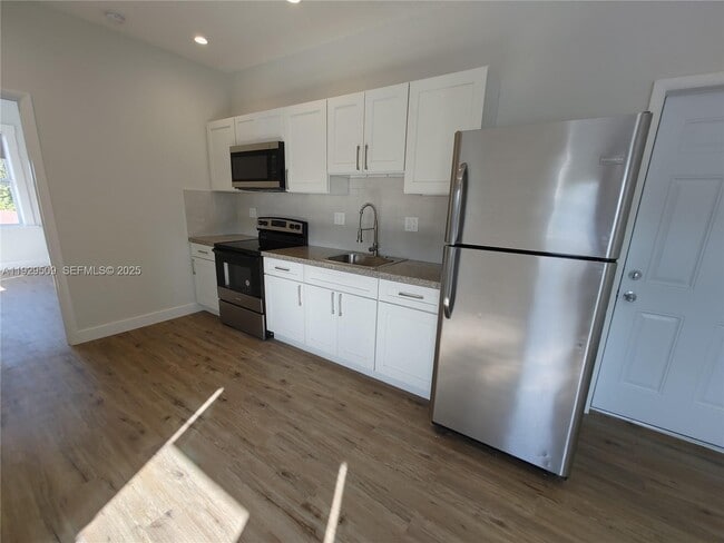 Photo - 1629 SW 6th St Unit 12