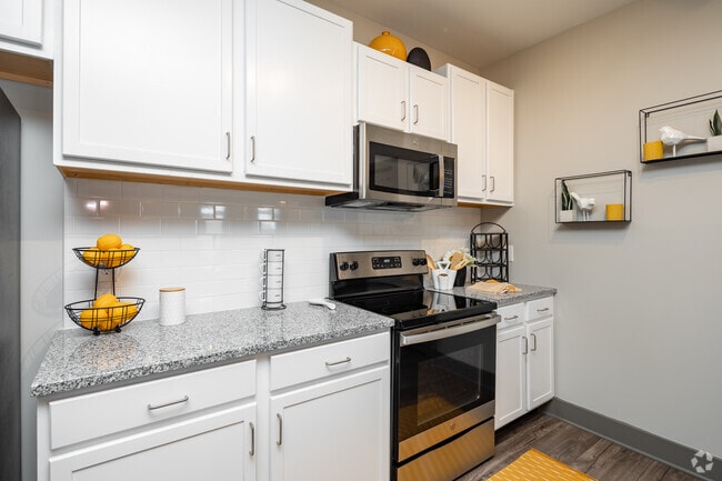 2BR, 2BA - The Hamilton - 1,187SF - Kitchen