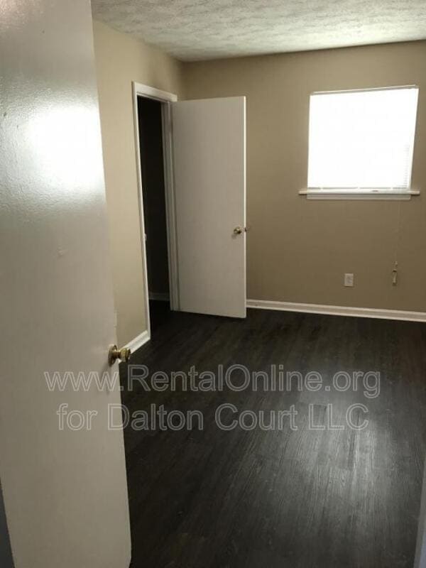 Building Photo - 1972 Cambridge Dr Unit 13 Rental