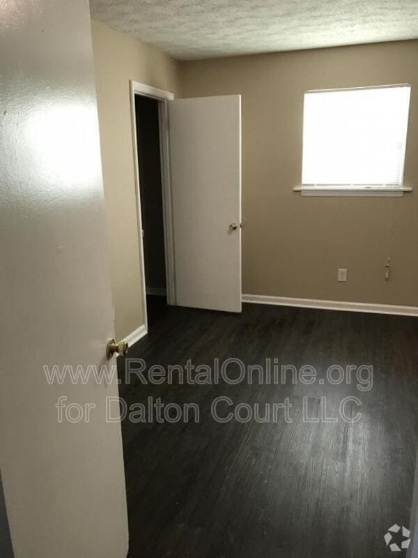Building Photo - 1972 Cambridge Dr Unit 13 Rental