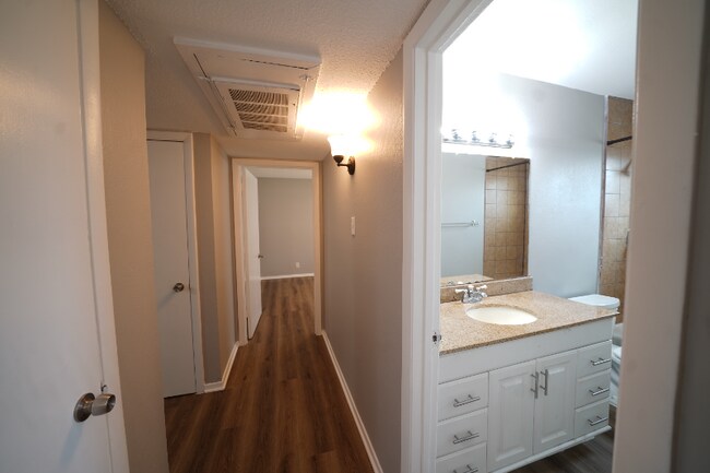 Building Photo - 5221 Bonita Ave