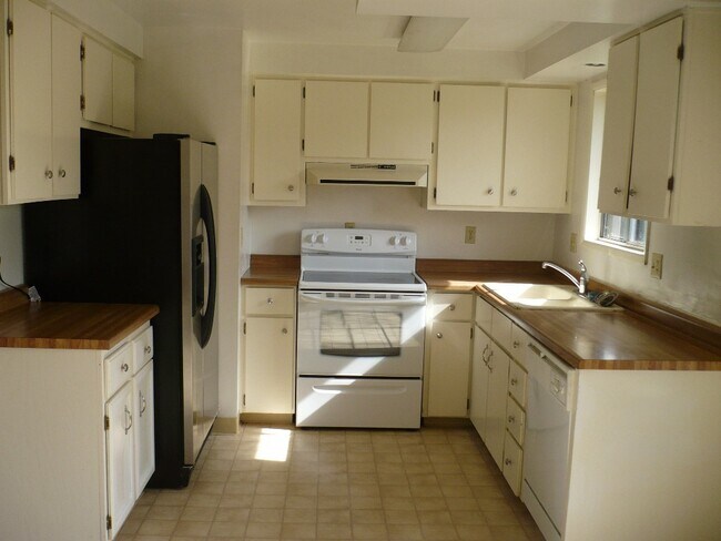 Photo - Winter Special-$300 Off 1st Mo.-A beautiful house to make your home