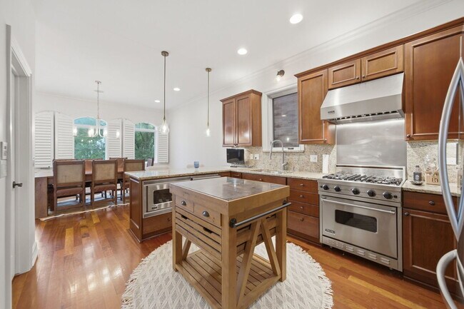 Photo - 952 N Racine Ave